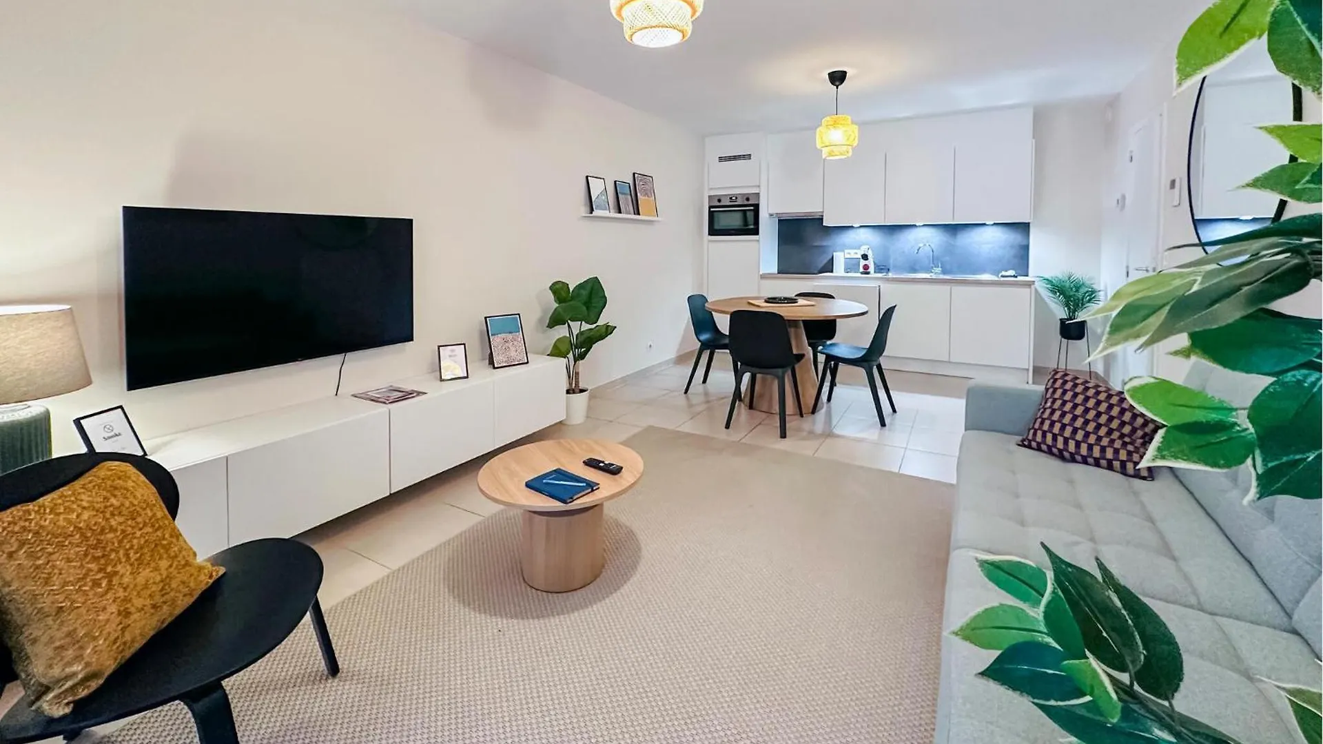 1 Bedroom Cozy Apartment In Oostende