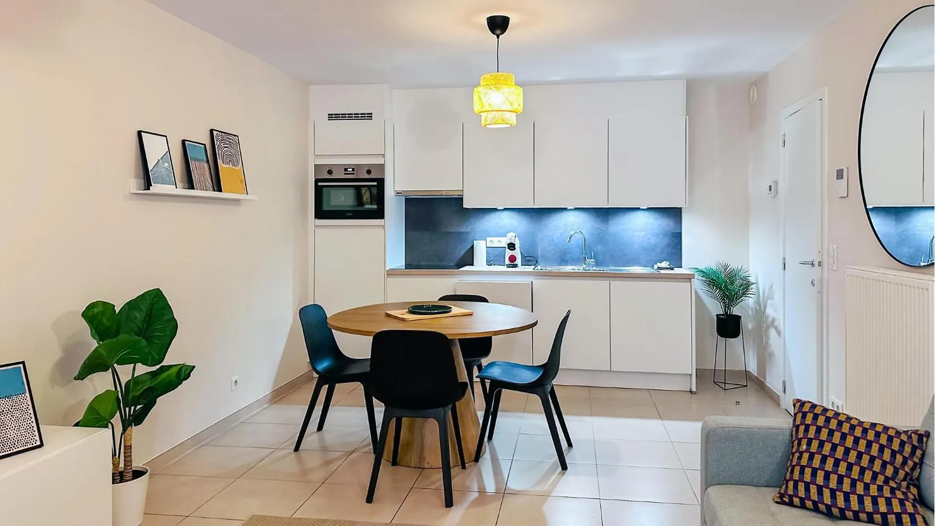 1 Bedroom Cozy Apartment In Oostende