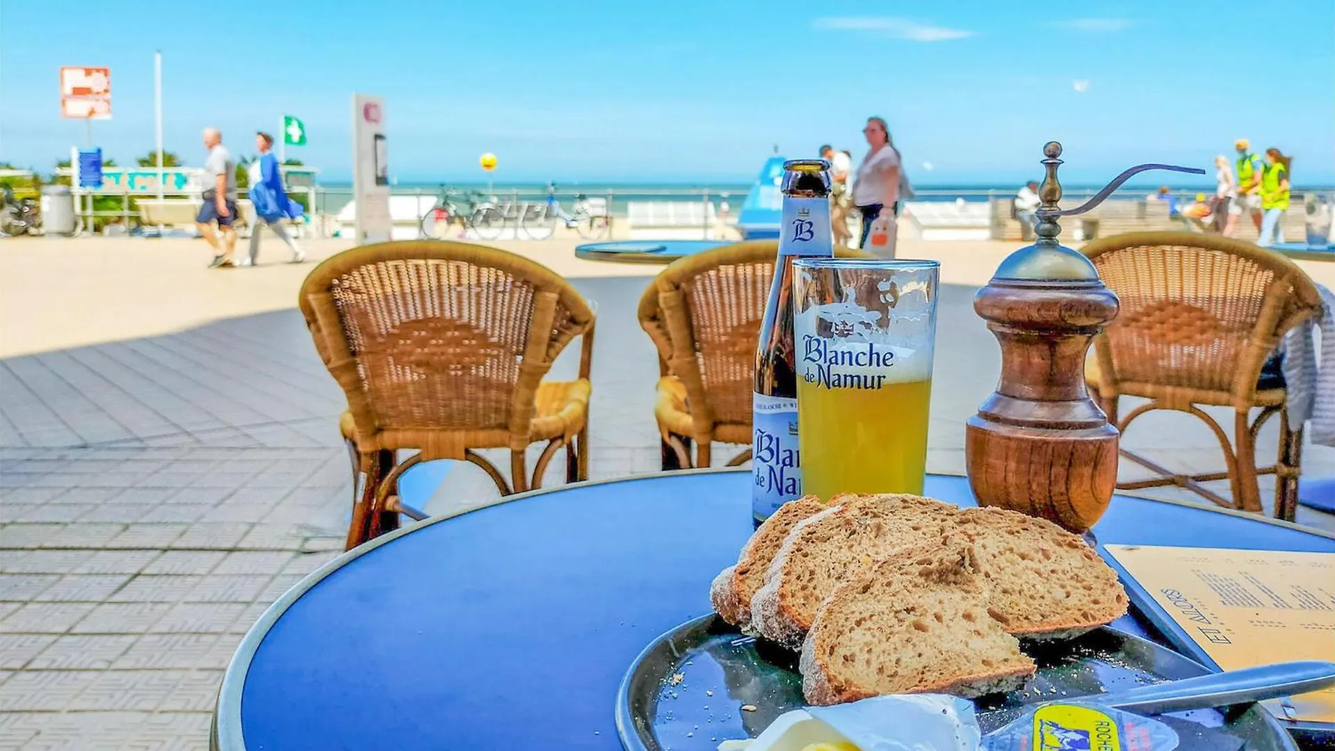 1 Bedroom Cozy Apartment In Oostende